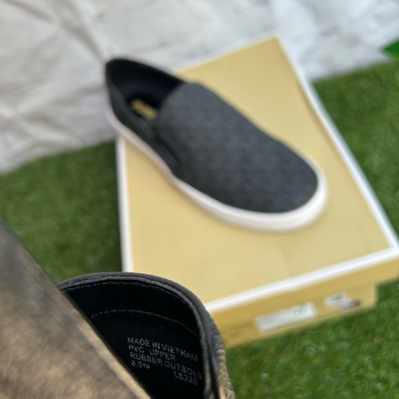 MICHAEL MICHAEL KORS
Women's Keaton Slip-On Logo
Sneakers size 8.5
BLACK LOGO - Picture 14 of 16